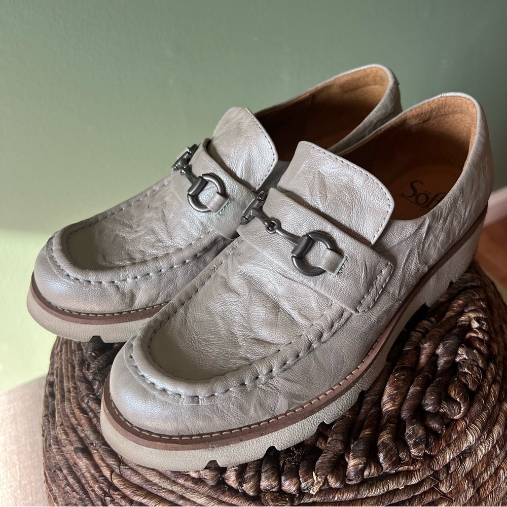 Sofft White and Silver Bit Loafers Flats Size 8 Women’s